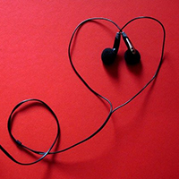 Photo o f some headphones. Image by Skyler H. from Pixabay 